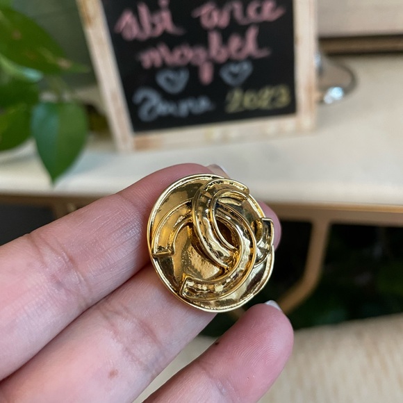 Vintage Chanel Brooch - Picture 3 of 12